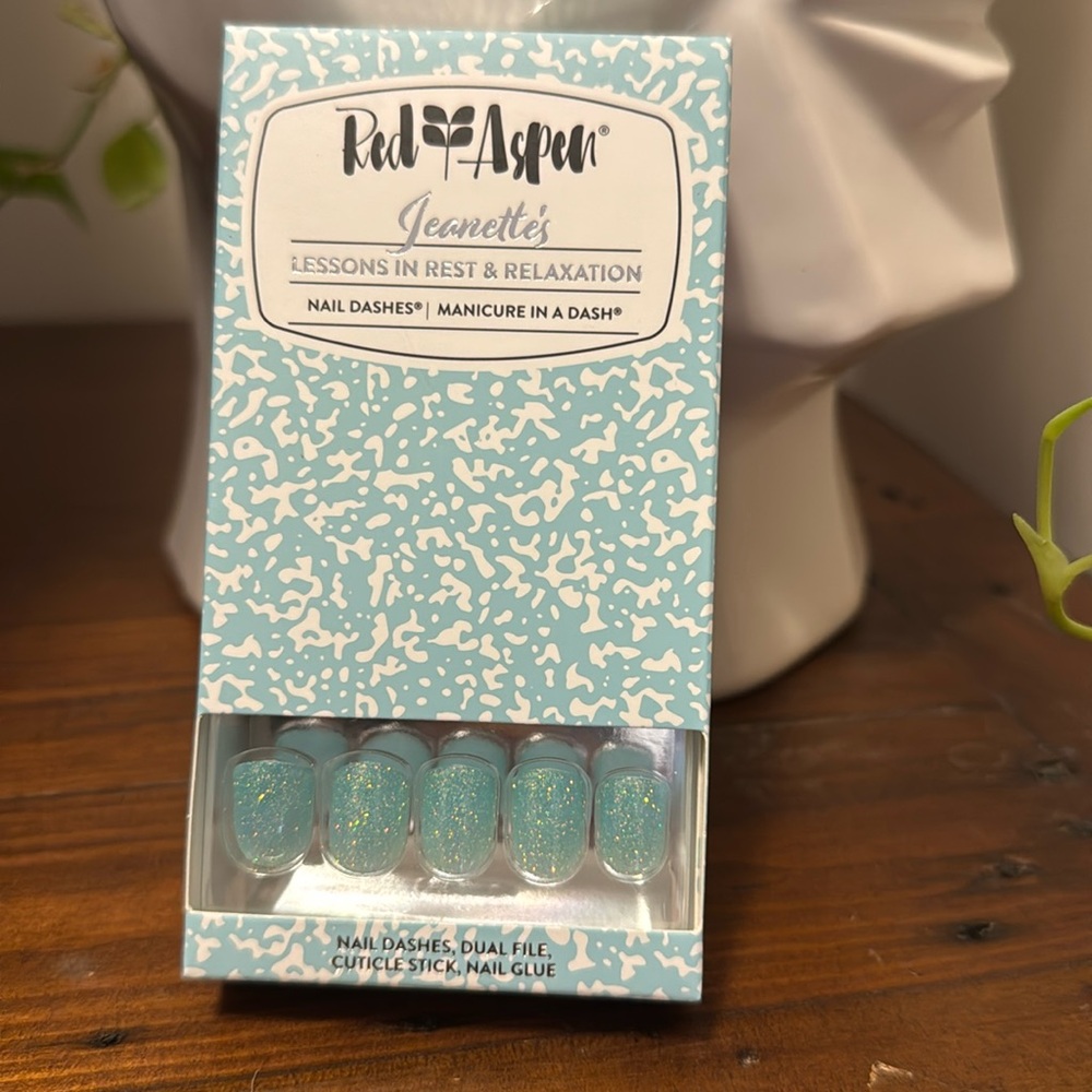 RED ASPEN Jeanette’s lessons in rest & relaxation Nail Dashes Short Square